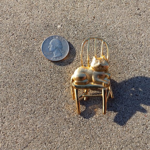 Jonette Jewelry "JJ" BROOCH Gold Cheshire Cat in Chair - Picture 8 of 14